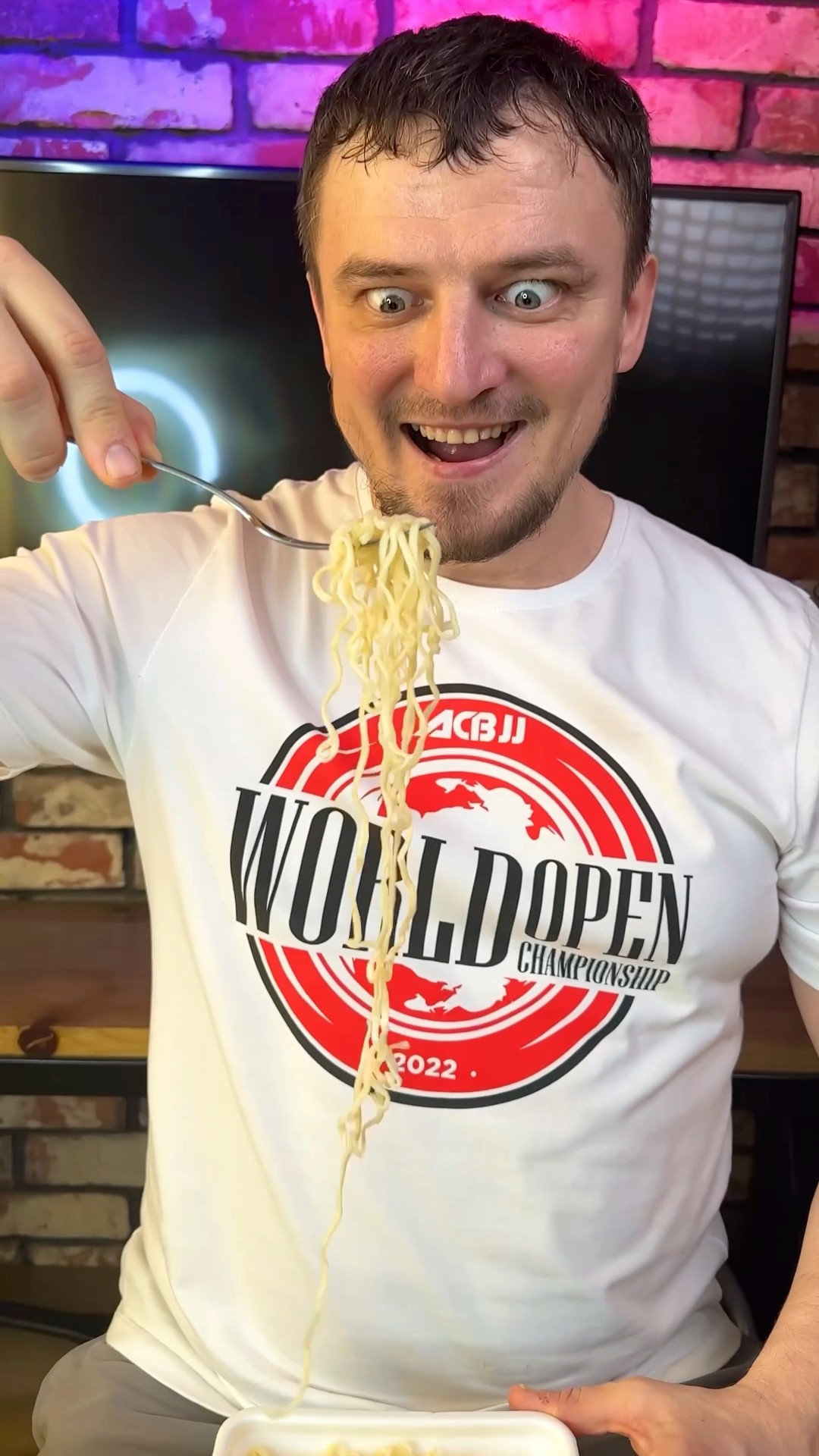 The best solution to eating NOODLES?????