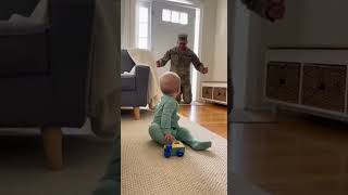 The Moment a Toddler Realizes Dad Is Home#HomecomingVideo #ArmyFamily #CuteBaby #RealEmotion #Shorts