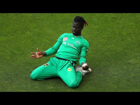 The Spiceman soars for two incredible catches | KFC BBL|10