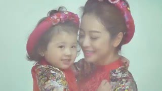 HOA HẬU JENNIFER PHẠM VUI ĐÙA CON GÁI CƯNG