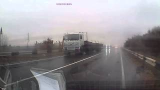 Жесткий обгон на мокрой дороге ДТП(Жесткий обгон на мокрой дороге ДТП 23.10.2015., 2015-11-05T16:59:29.000Z)