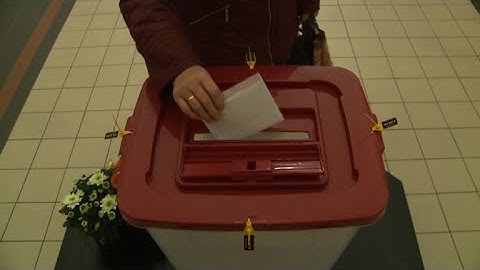 Rinkėjai reaguoja per parlamento rinkimus Latvijoje