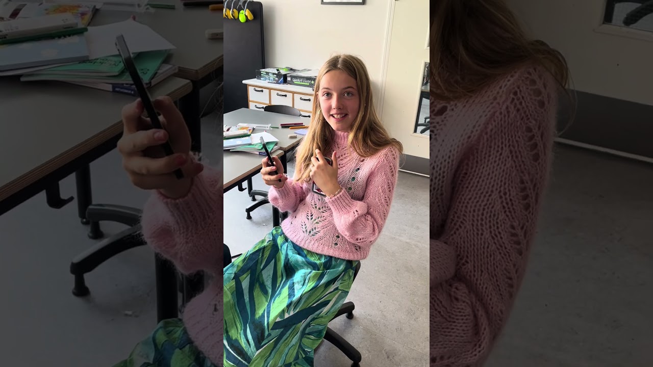 Kalder skuespillere for deres Klassen-navn og ser, hvordan de reagerer! Se mere 