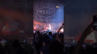 Danna paola y morat cantando en vivo IDIOTA
