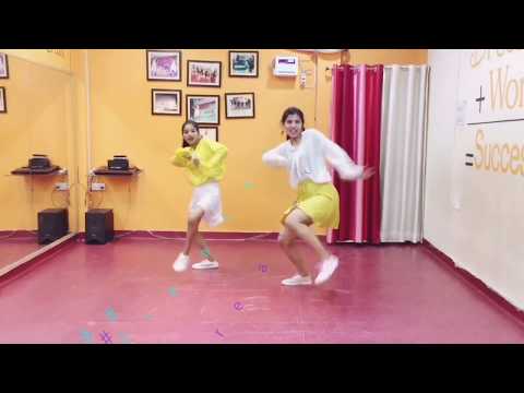 mein-chali-main-chali-dekho-pyar-ki-gali-_-urvashi