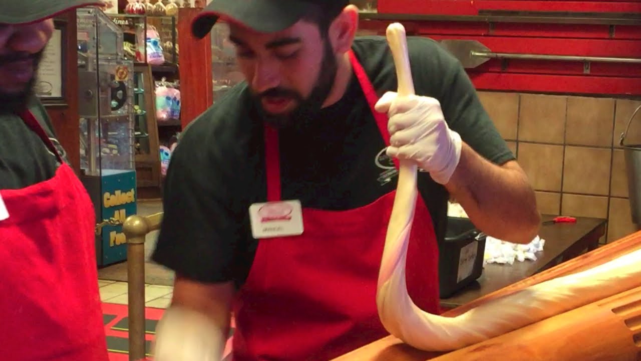 HOW TO MAKE SALT WATER TAFFY CANDY STORE SAVANNAH GEORGIA