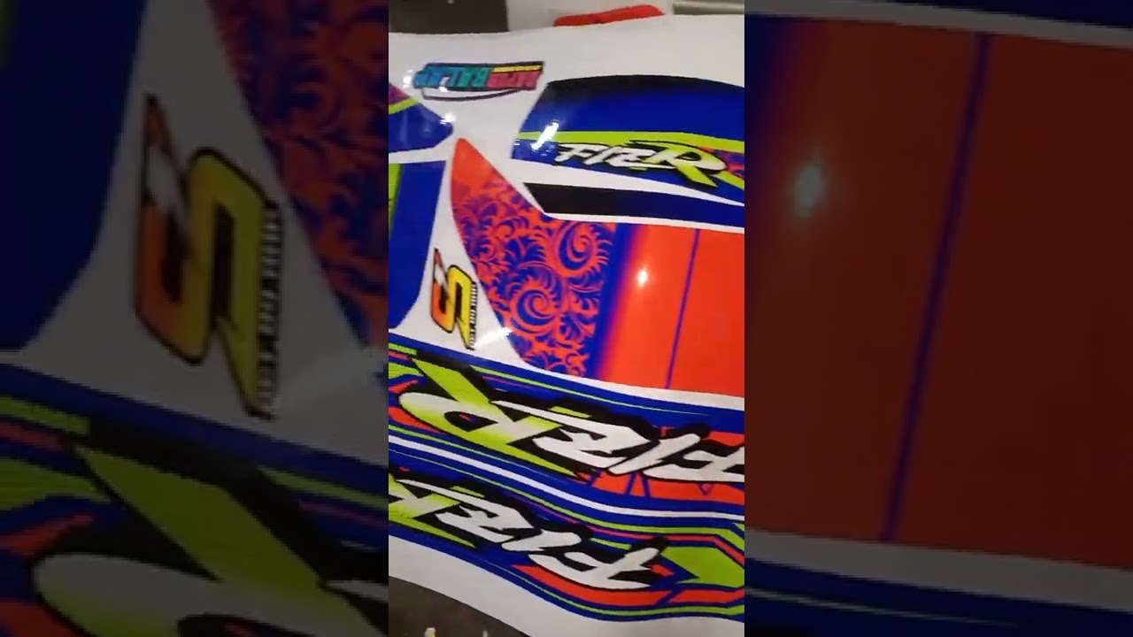 striping f1zr biru merah ada batiknya