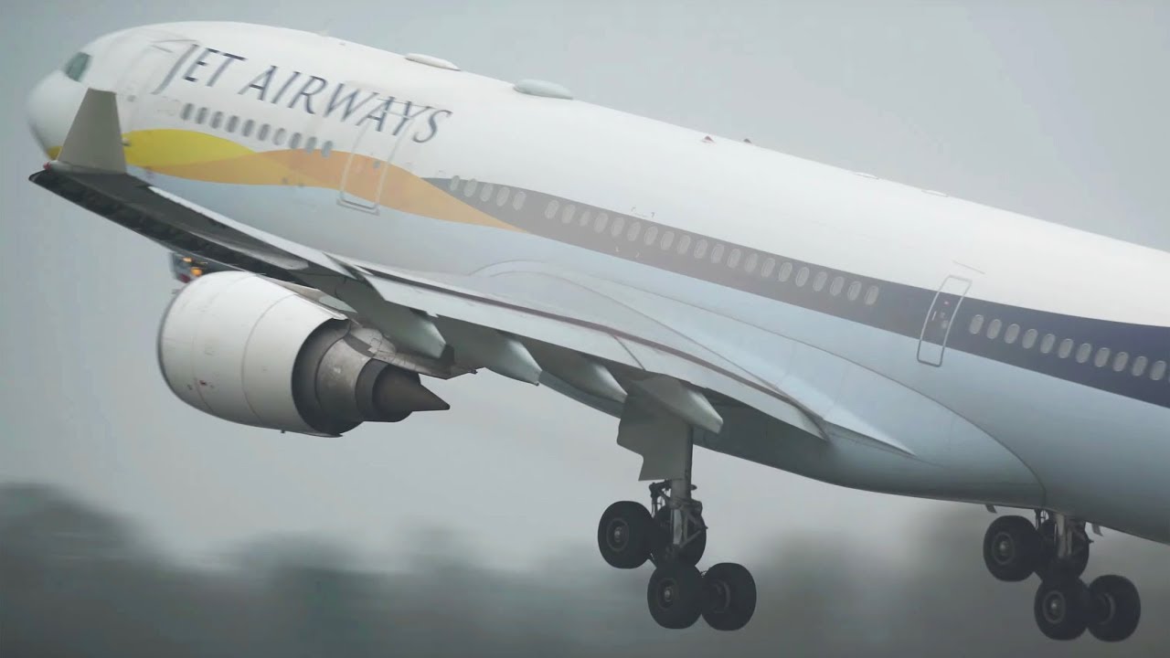 DENSE FOG! Up Close Early Morning Rotations- Runway 23L- Manchester