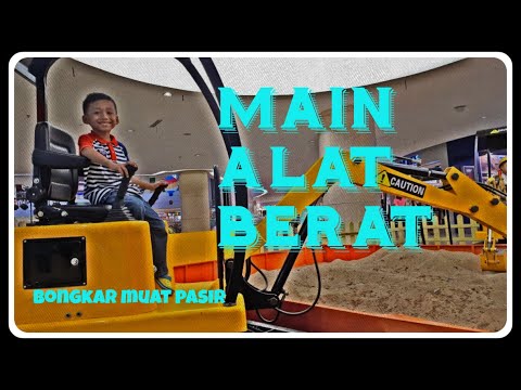 Anak Kecil Main Alat Berat Beko Ekskavator