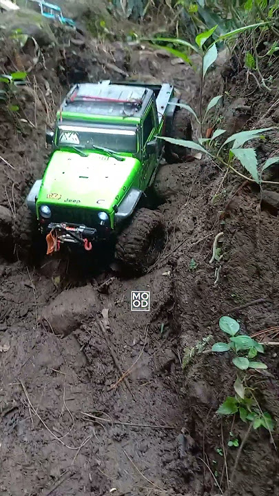 This time the one at the back wasn't safe #rcoffoad #rubicon #tubular #steep descent #steep #cliff