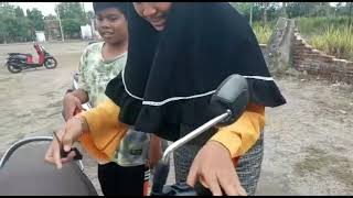 Film lucu(maling sepeda motor kena azab)!!!