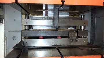 Estampagem de chapas no LACOMP, Engenharia Mecânica da Faculdade SATC.