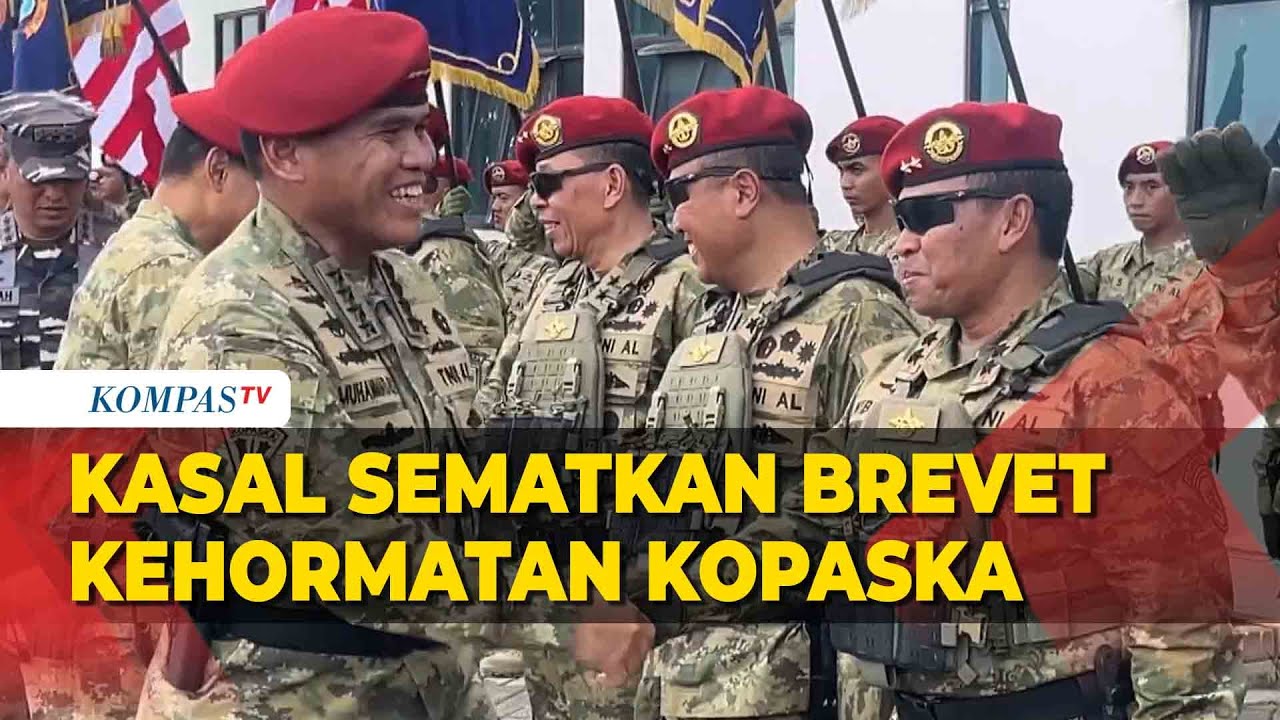 Momen KASAL Muhammad Ali Sematkan Brevet Komando Pasukan Katak