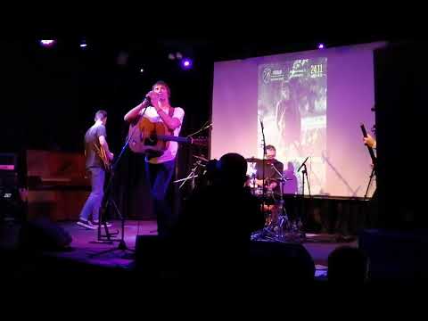 выстрел из ружья в замедленной съемке. пулю в струны. пулю в струны. пуля вылетает из ствола. атомный патрон 7.