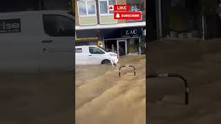 Heavy flooding after a water pipe burst on Caledonian Road in Islington, London, UK 🇬🇧 (24.. (Part 1