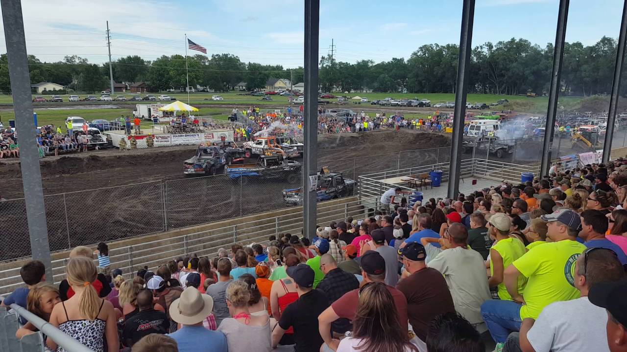 Faribault trucks demo derby 2016