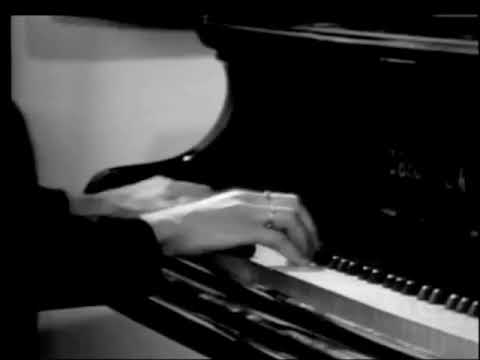 Paul Tortelier plays Faure's Papillon (fragment - from a documentary)