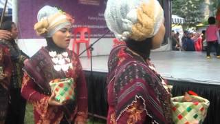 Download Lagu persembahan tarian tor tor dan gordan sambilan di malaysia.I MP3