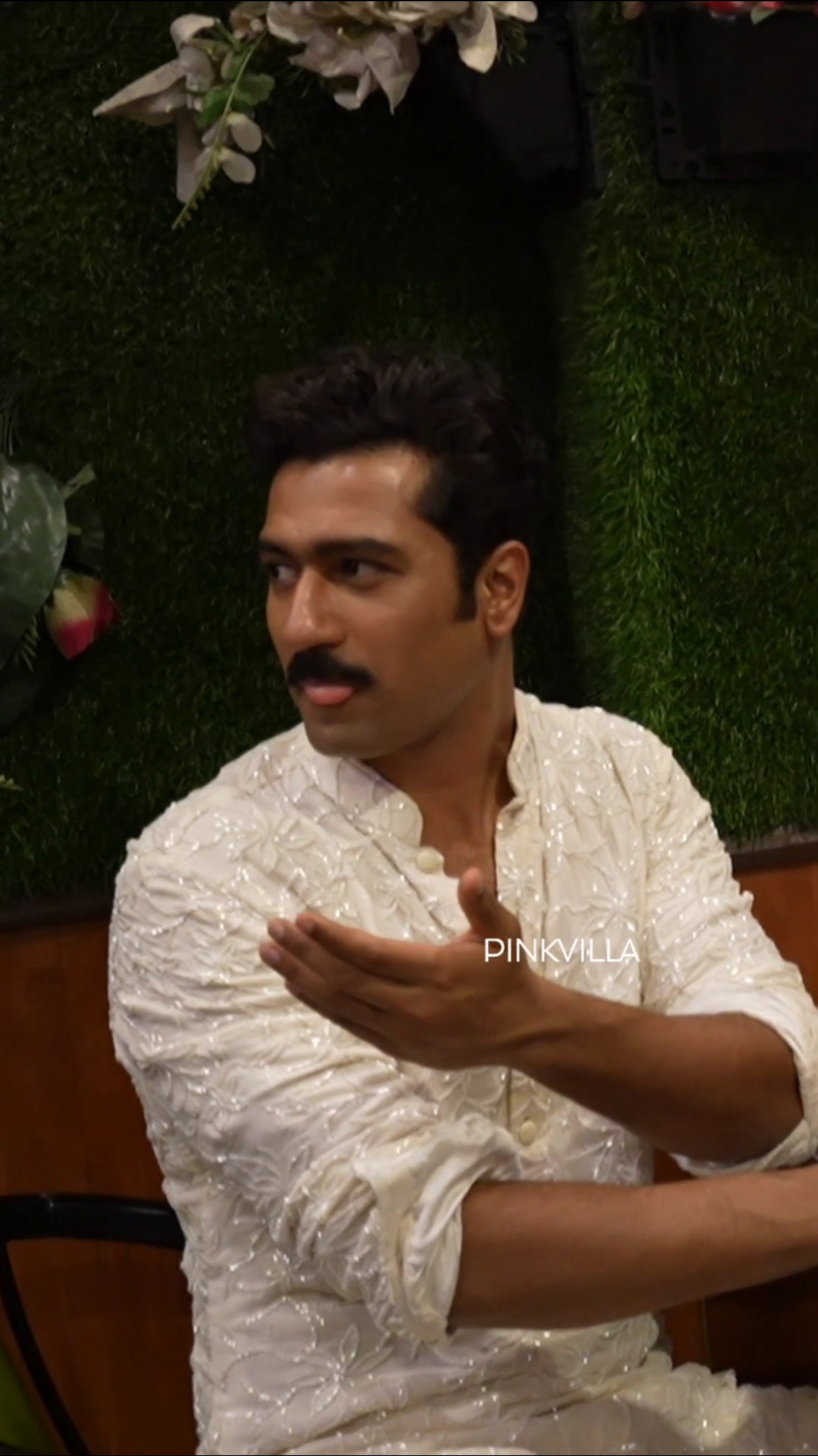 Vicky Kaushal COMPLIMENTS Chef At A Punjabi Restaurant | #shorts #bollywood #food