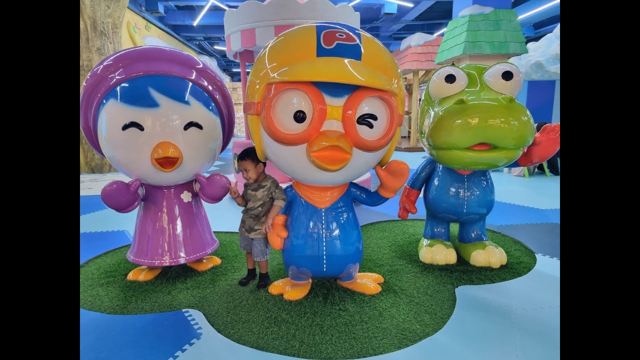 Adek Al happy main di Pororo Park Indonesia 
