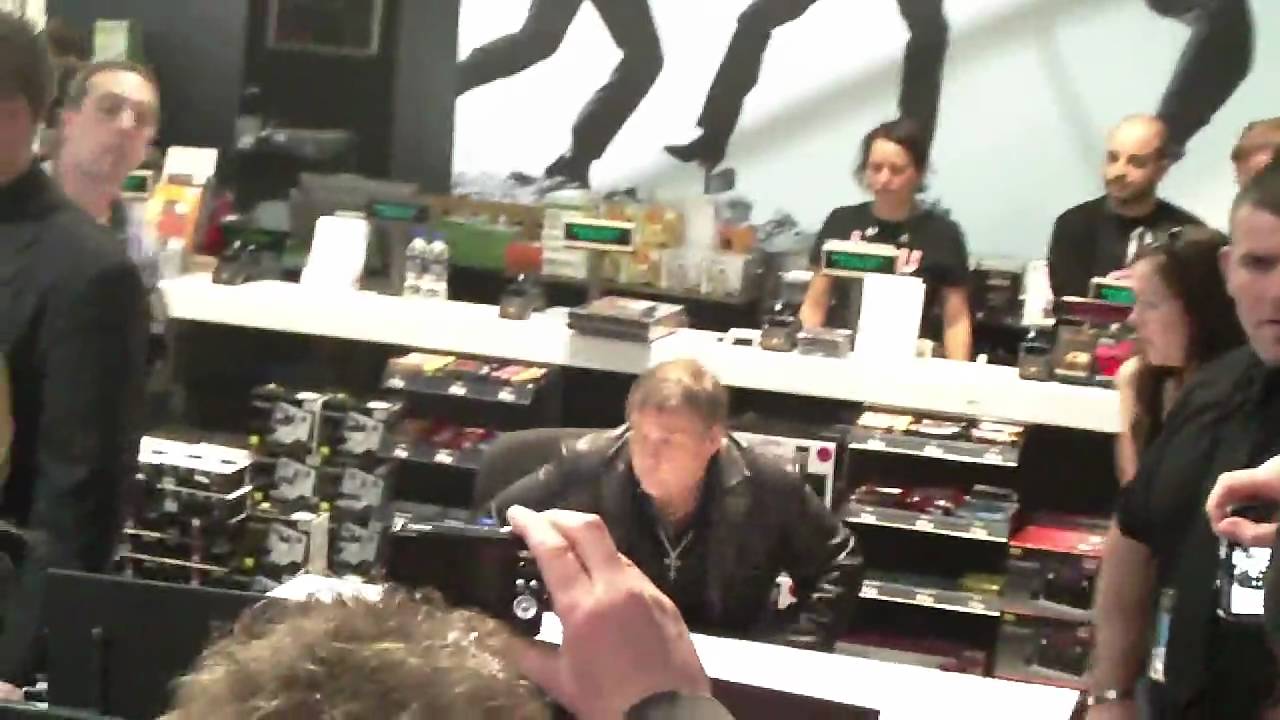 Meat Loaf HMV Oxford St 19/04/2010 Hang Cool Teddy Bear Signing YouTube
