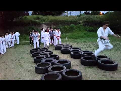 კახაბერი ასე ავარჯიშებს ჩემპიონატის წინ მოსწავლეებს