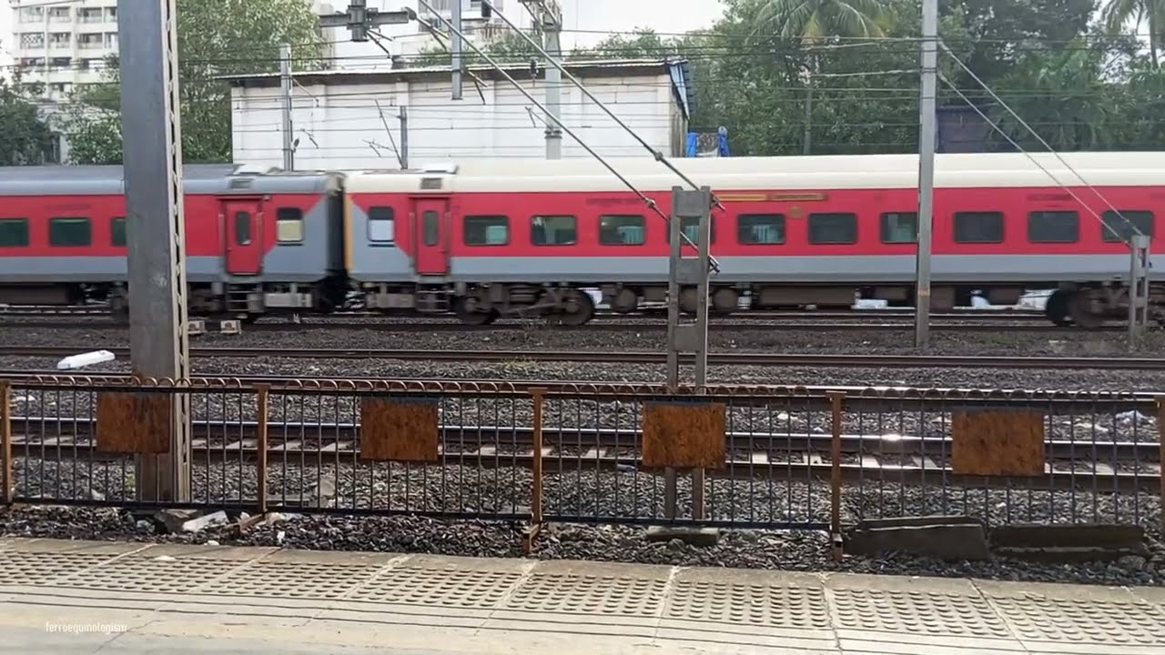 12268 HAPA - MUMBAI CENTRAL DURONTO EXPRESS SKIPPING SANTACRUZ (WR)