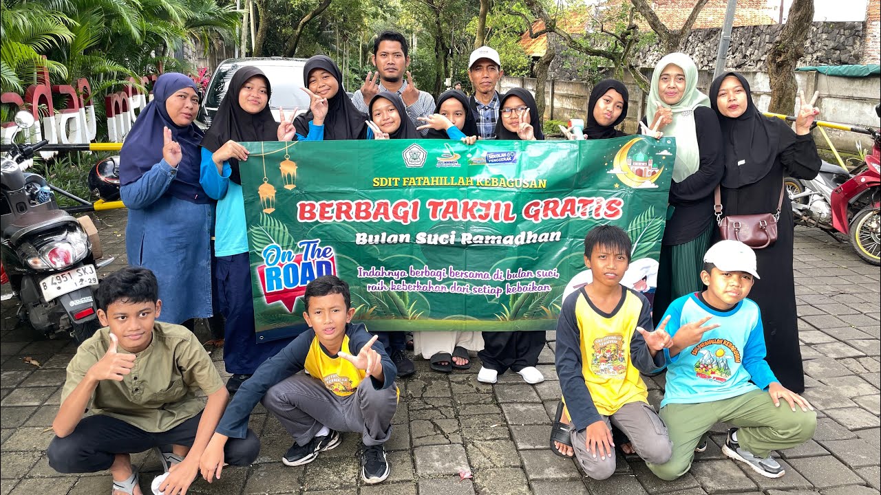 Berbagi Takjil Gratis on The Road SDIT Fatahillah Kebagusan 