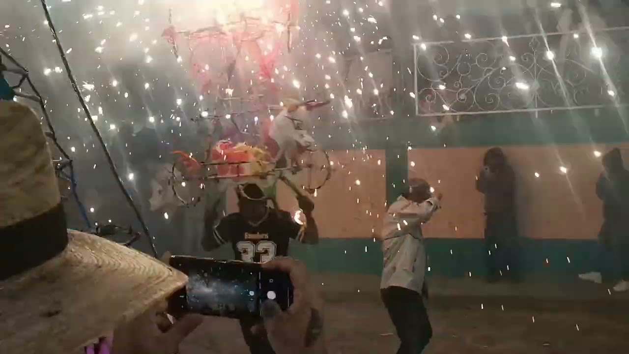 Toritos con buscapies en San Mateo Etlatongo en su festividad patronal 2024 👏