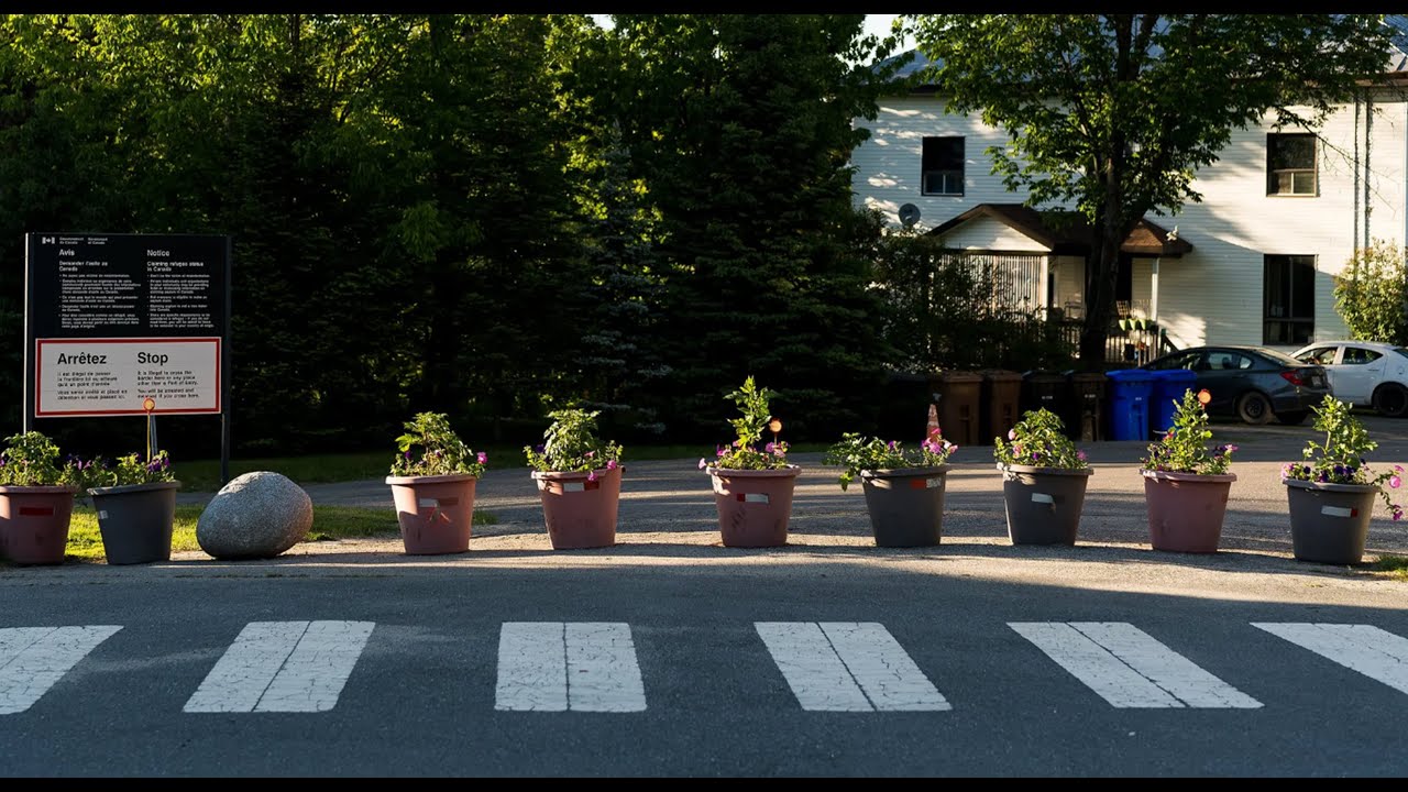 Xuduud Cajiib ah lagu ooday Ubaxyo ama Flowers oo u dhexeeya USA iyo CANADA