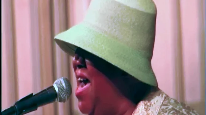 Aretha Franklin sings Amazing Grace at Luther Vand...