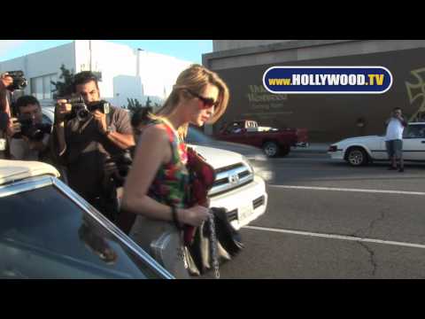 Mischa Barton Looks Great on Melrose, Vintage Car Actually Starts