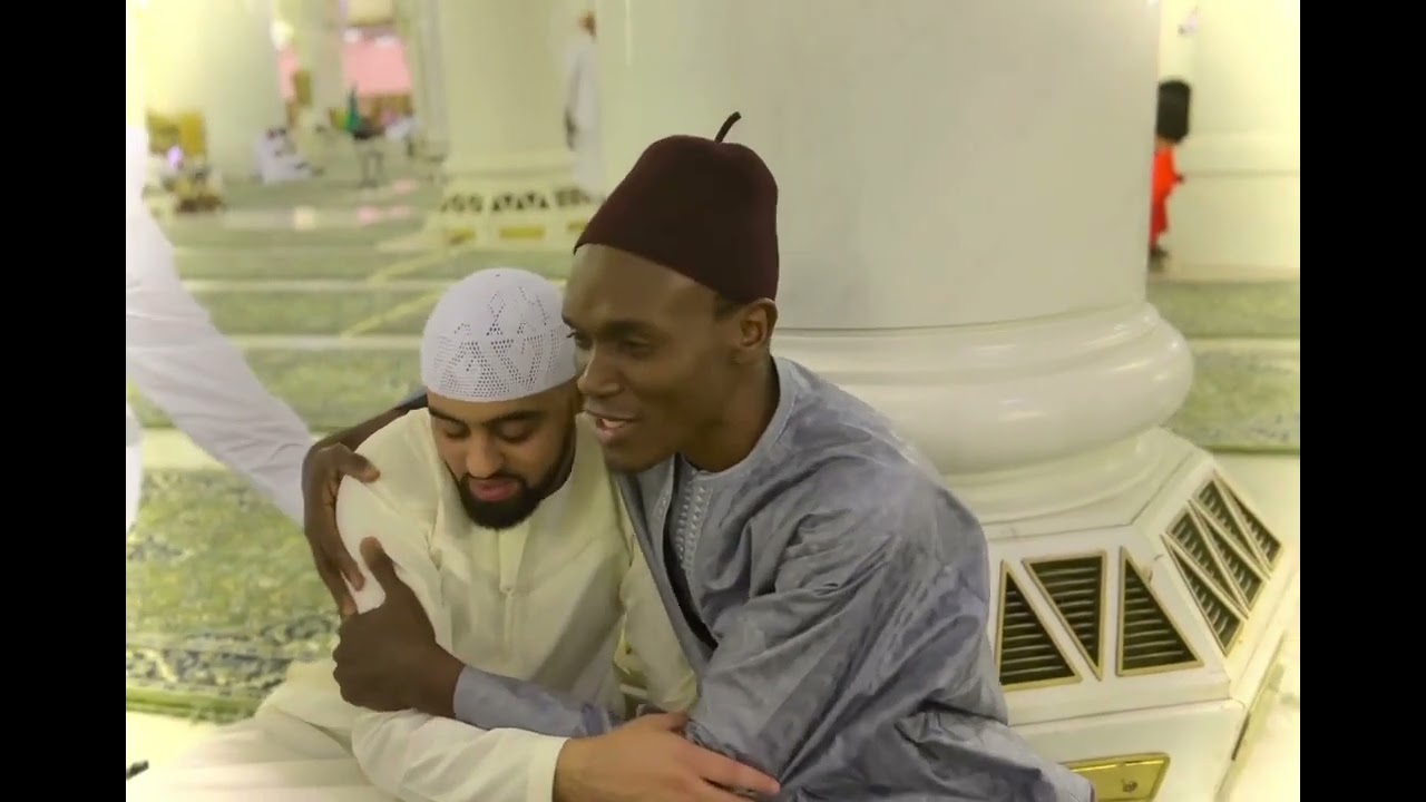 القارئ ايوب العاصف والقارئ محمد الهادي توري ف الحرم المكي