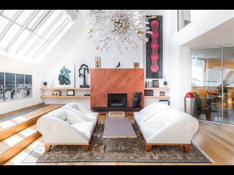 Videó: Duplex Prágában elegancia és kreativitás: lekerekített padlás