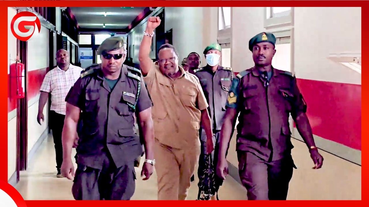 VIDEO: CHEKI LISSU ALIVYOBURUZWA TENA MAHAKAMANI LEO KWENYE KESI YAKE ya UHAINI....