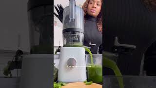 Green juice recipe with spinach, pineapple, watercress, cucumber and mint