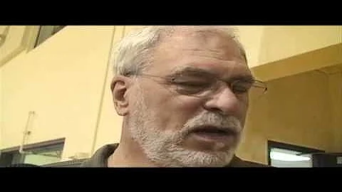 Lakers Coach Phil Jackson on second day of 2010-2011 training camp - DayDayNews