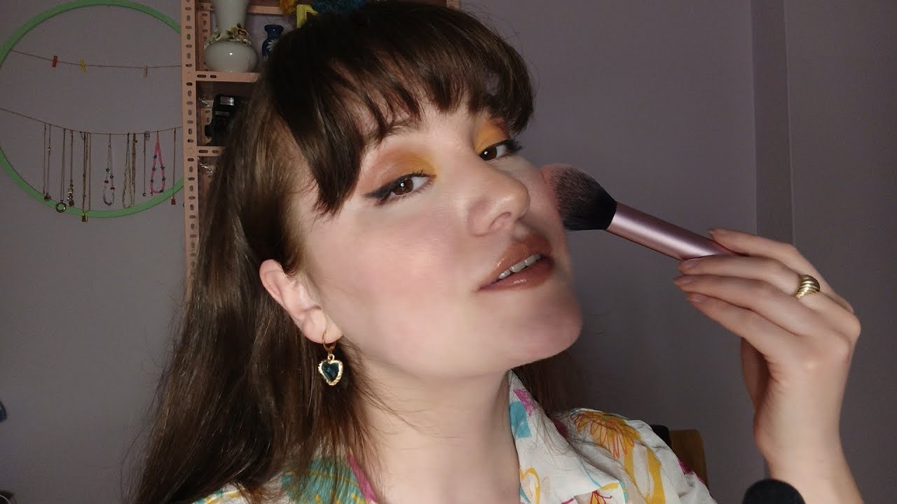 TÜRKÇE ASMR | ANLAŞILMAYAN FISILTI & AĞIZ SESLERİ | MAKYAJINI YAPIYORUM 🧚🏻‍♀️🍀