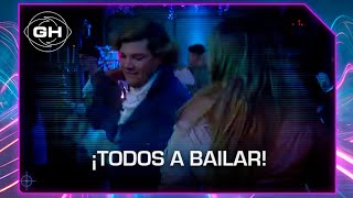 Familiares, amigos, jugadores, nuevos, viejos, todos bailan en la fiesta con temática - Gran Hermano