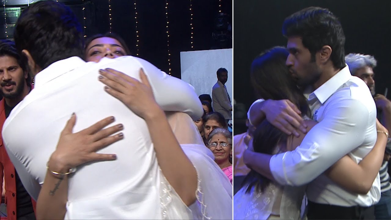 Vijay  Deverakonda Tight Hug To Rashmika Mandanna  Sita Ramam Event  Manastars