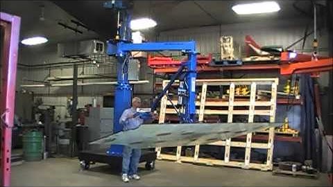 Window Manipulator Lifting Large Panes of Glass