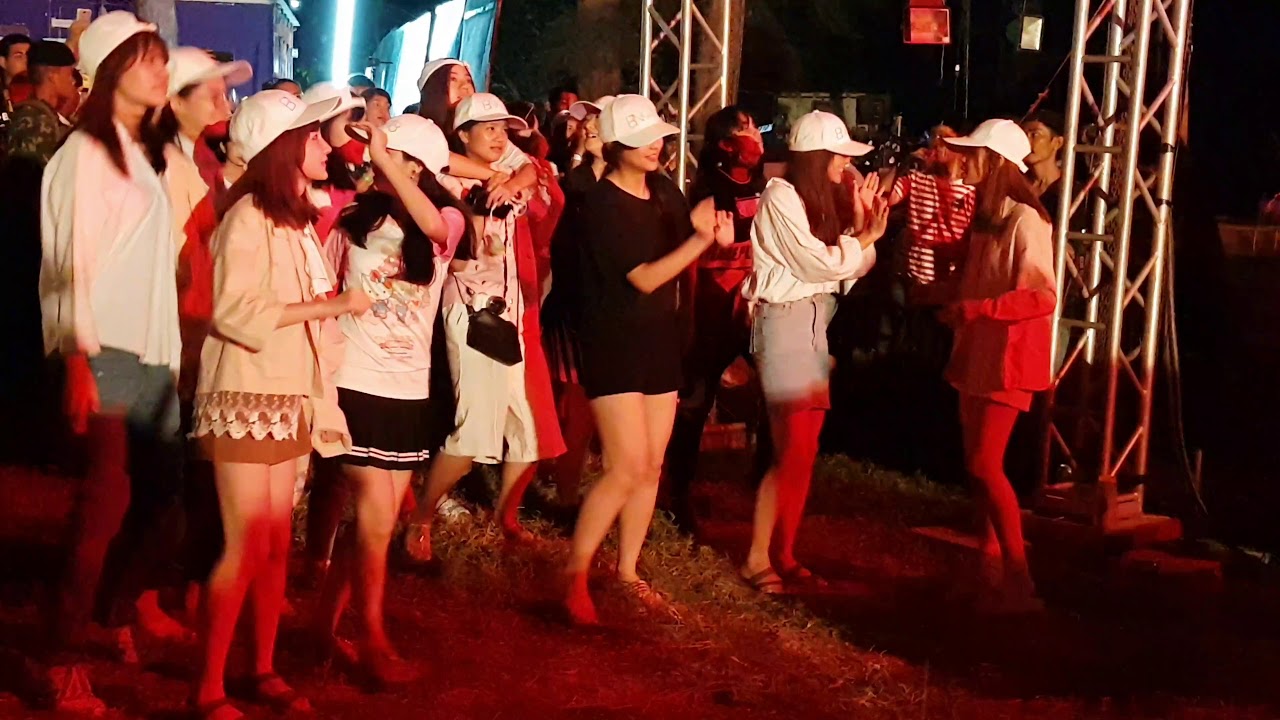 BNK48 รวมแบบดีดๆ  @ Trang Music Festival