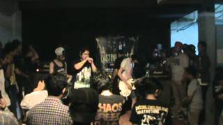 Modern Guns - I Never Feel Alone live at rossi music jakarta opening for lasting traces 07-07-2012