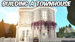 BUILDING A TOWNHOUSE IN BLOXBURG