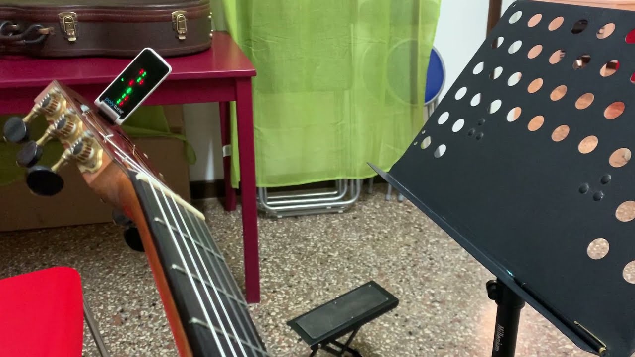 Come accordare la chitarra con l'accordatore [TUTORIAL ITA] YouTube