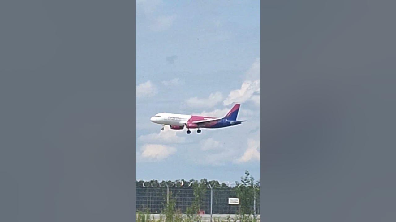 lotnisko Katowice Pyrzowice #shorts# wizzair A 320 lands at the airport in Pyrzowice
