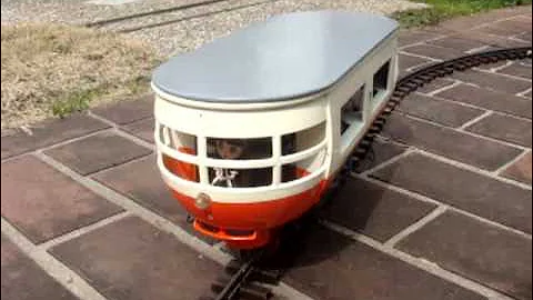 Gyro monorail No.7 running on straight track