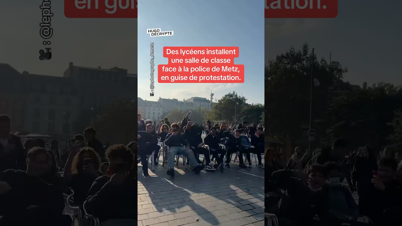 Des lycéens installent une salle de classe face à la police de Metz, en guise de protestation.