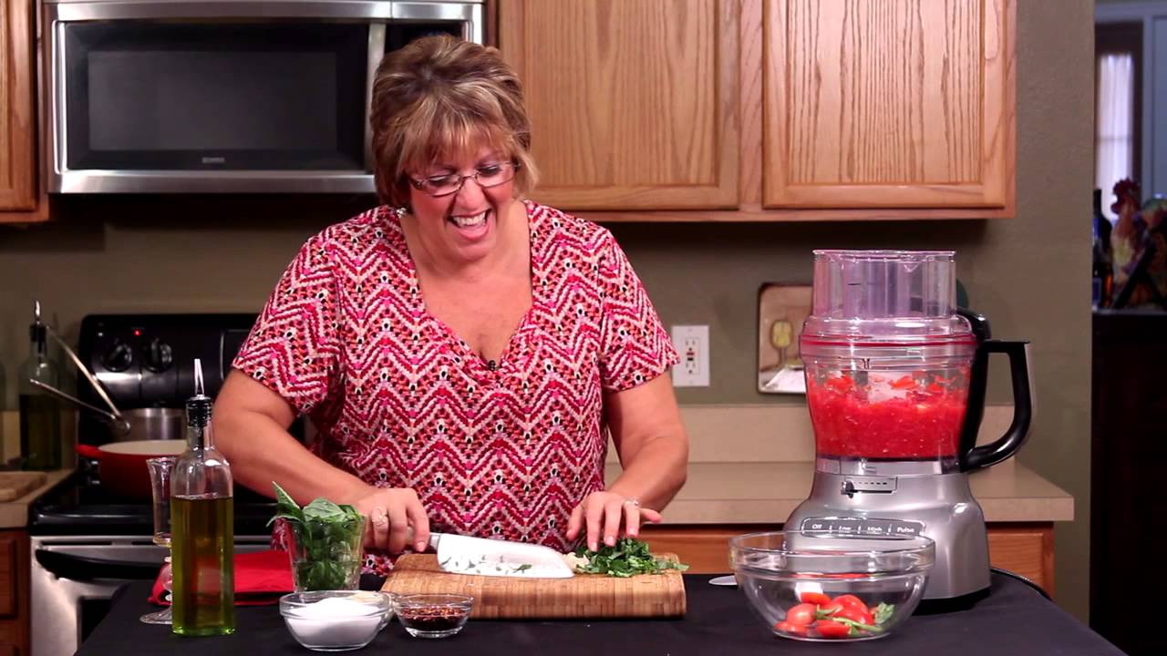 How to Make Tomato Sauce From Fresh Tomatoes : Italian Cuisine