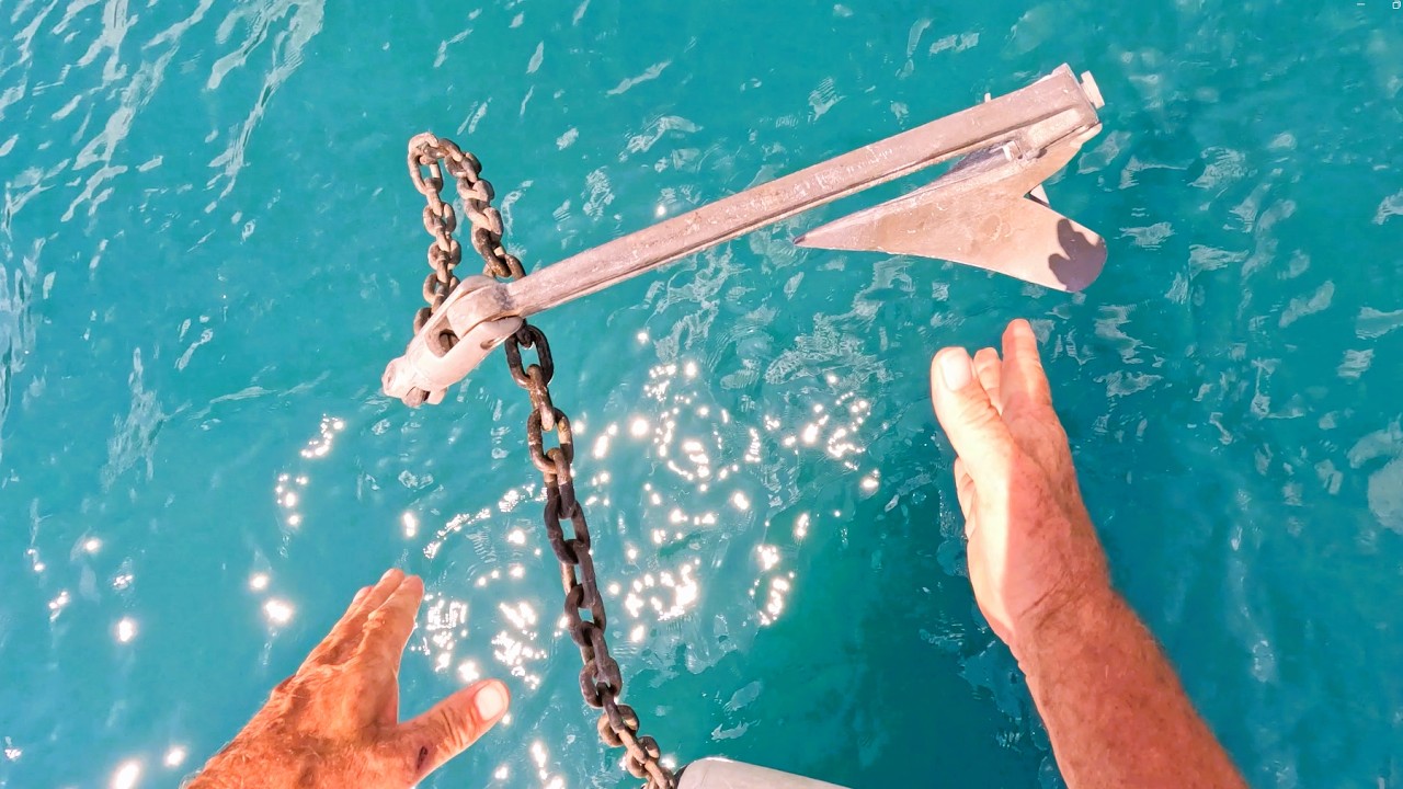 ⁣Living on a SMALL BOAT: Anchorage hopping in Campania, Italy.